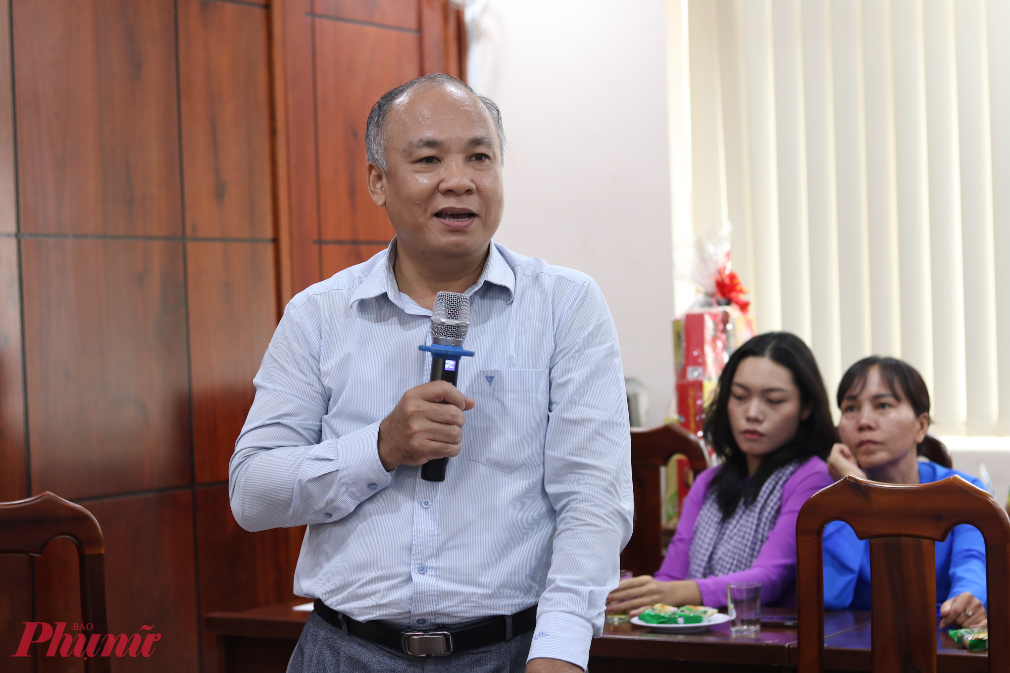 Cảm phục và tri ân những cống hiến không mệt mỏi của bà Sáu Trong và bà Lâm Thị Gan. Ông Ông Lê Văn Cường - Phó bí thư thường trực Đảng ủy phường Trung Mỹ Tây - bày tỏ mong cán bộ, hội viên phụ nữ sẽ tiếp bước tinh thần của những người phụ nữ can trường ấy, cùng chung tay, góp sức xây dựng phường Trung Mỹ Tây ngày càng xanh, sạch, đẹp, an toàn và nghĩa tình