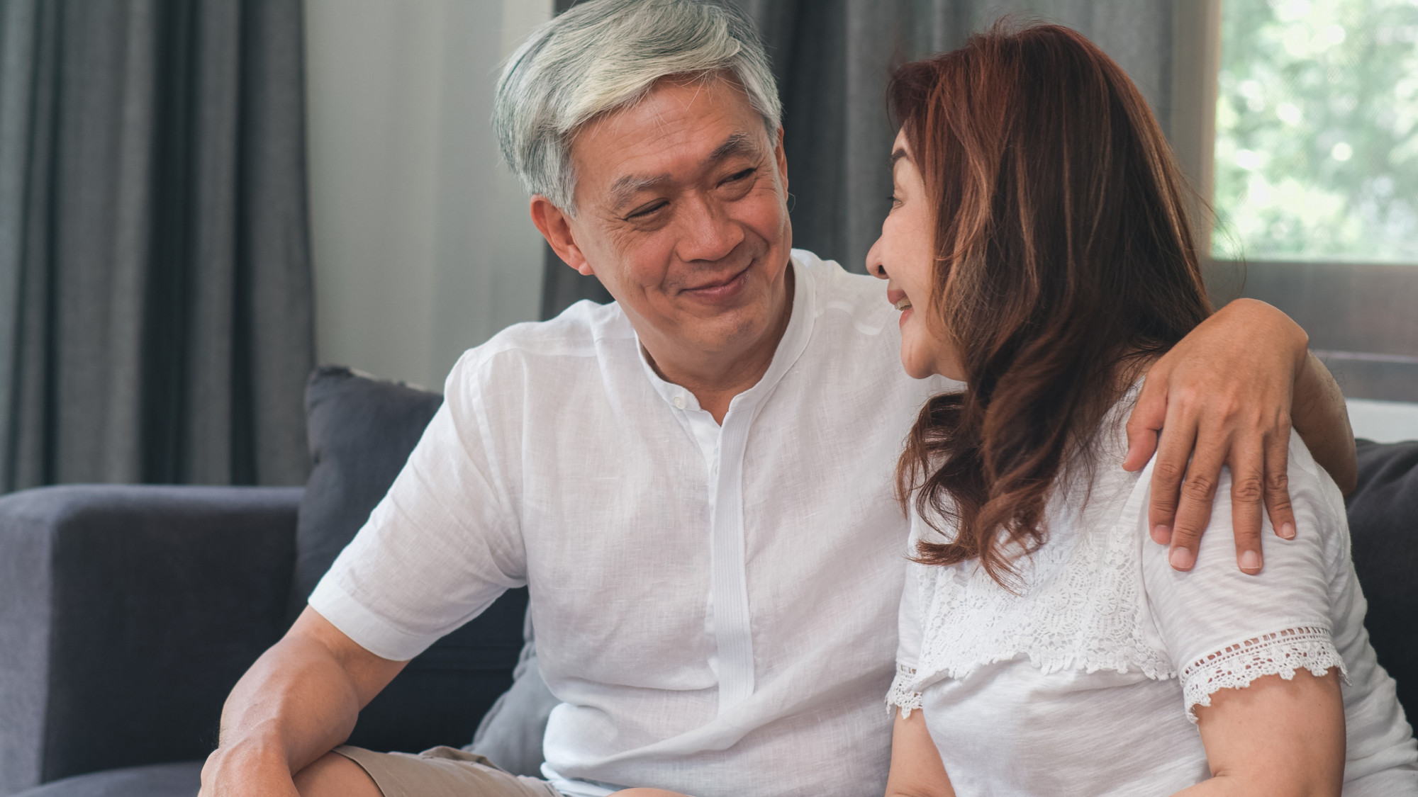 Vợ chồng chi cần đủ yêu thương thì sẽ tìm ra giải pháp, kể cả ngủ riêng đi nữa cũng không khiến họ mất đi hạnh phúc (ảnh Freepik)