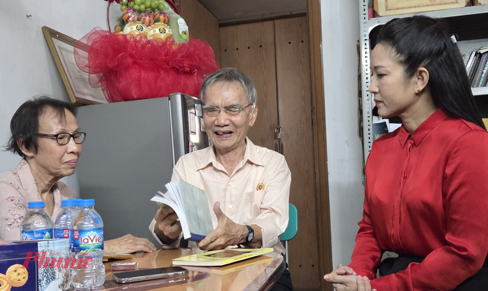 Tiến sĩ Hoàng Văn Túc là giảng viên, nhà nghiên cứu, đã có nhiều công trình nghiên cứu về hệ thống múa dân gian các dân tộc Việt, Thái, Tày, H’Mông, Khmer, Xê Đăng, Bana, Ê Đê…