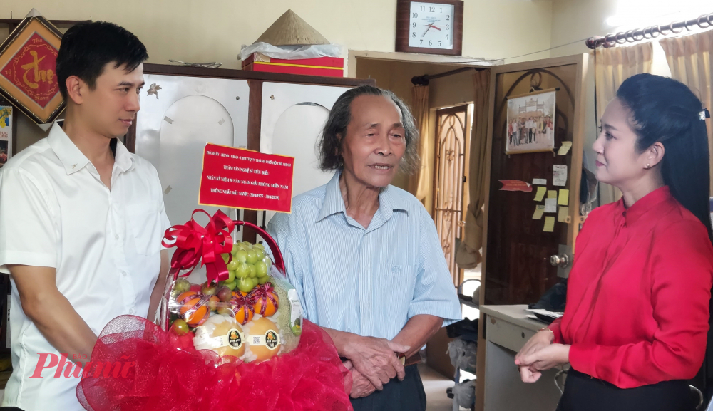NSND Xuân Hanh trân trọng cám ơn sự quan tâm của lãnh đạo TPHCM, đặt trọn niềm tin vào tâm huyết, sự năng động của thế hệ lãnh đạo