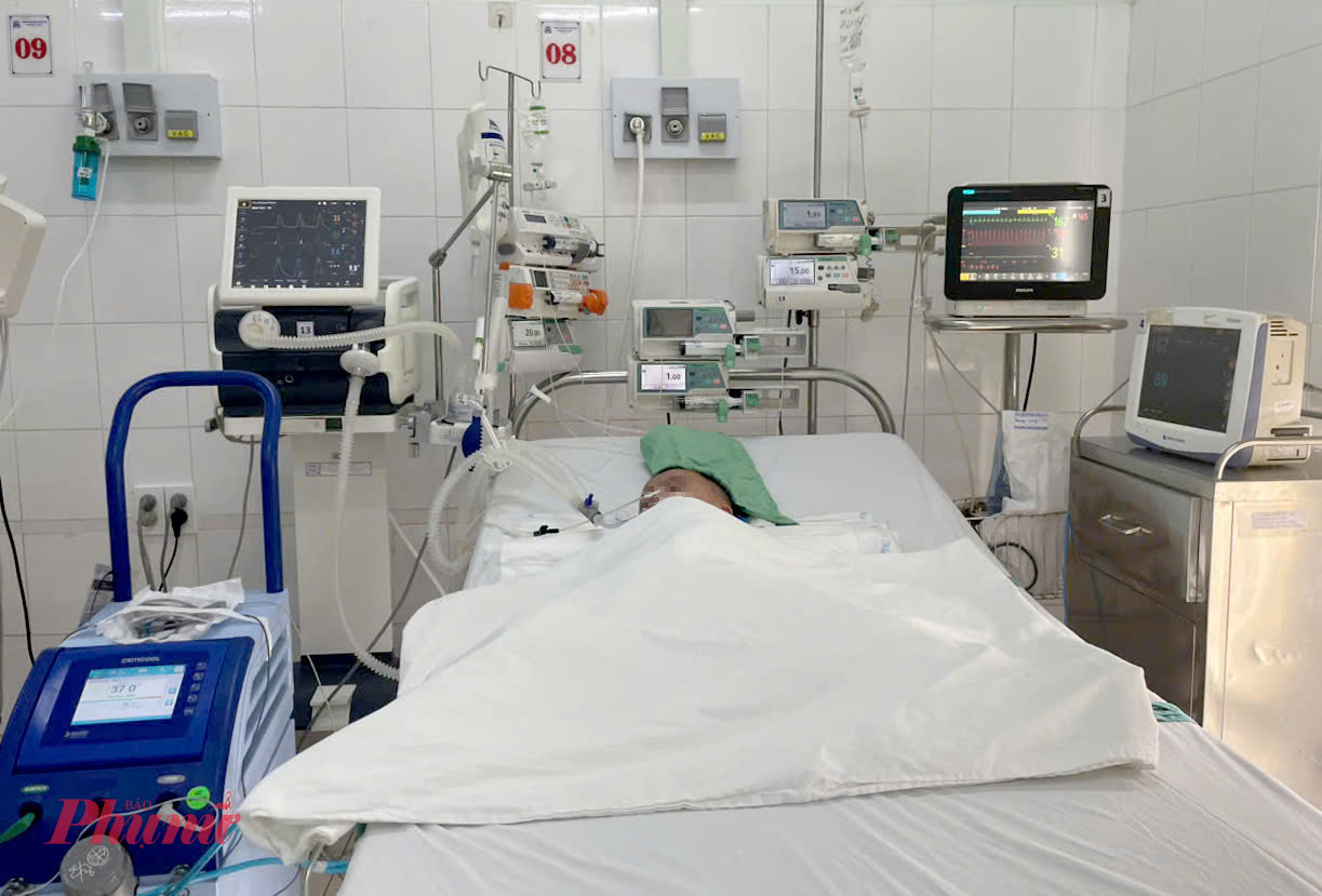 Bé N.T.T. M, 2 tuổi thời điểm nhập viện