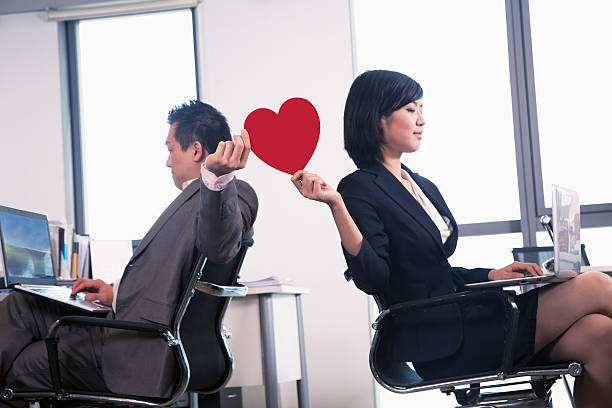 Công sở là môi trường thuận lợi cho việc ngoại tình (ảnh: Getty Images)