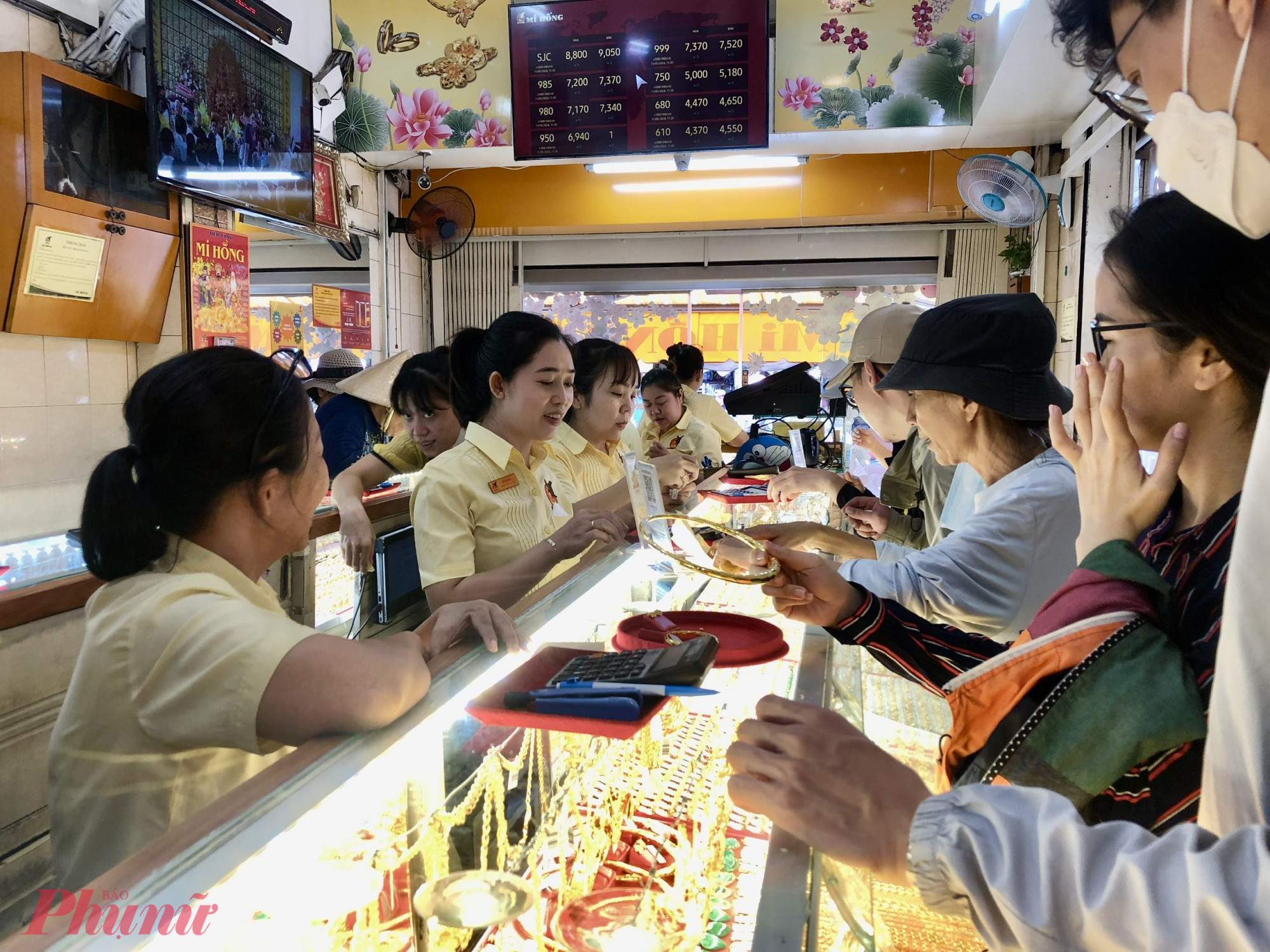 Duy trì đà tăng, giá vàng miếng SJC lên gần 123 triệu đồng/lượng Giá vàng trong nước và thế giới tiếp tục tăng - Ảnh: Thanh Hoa