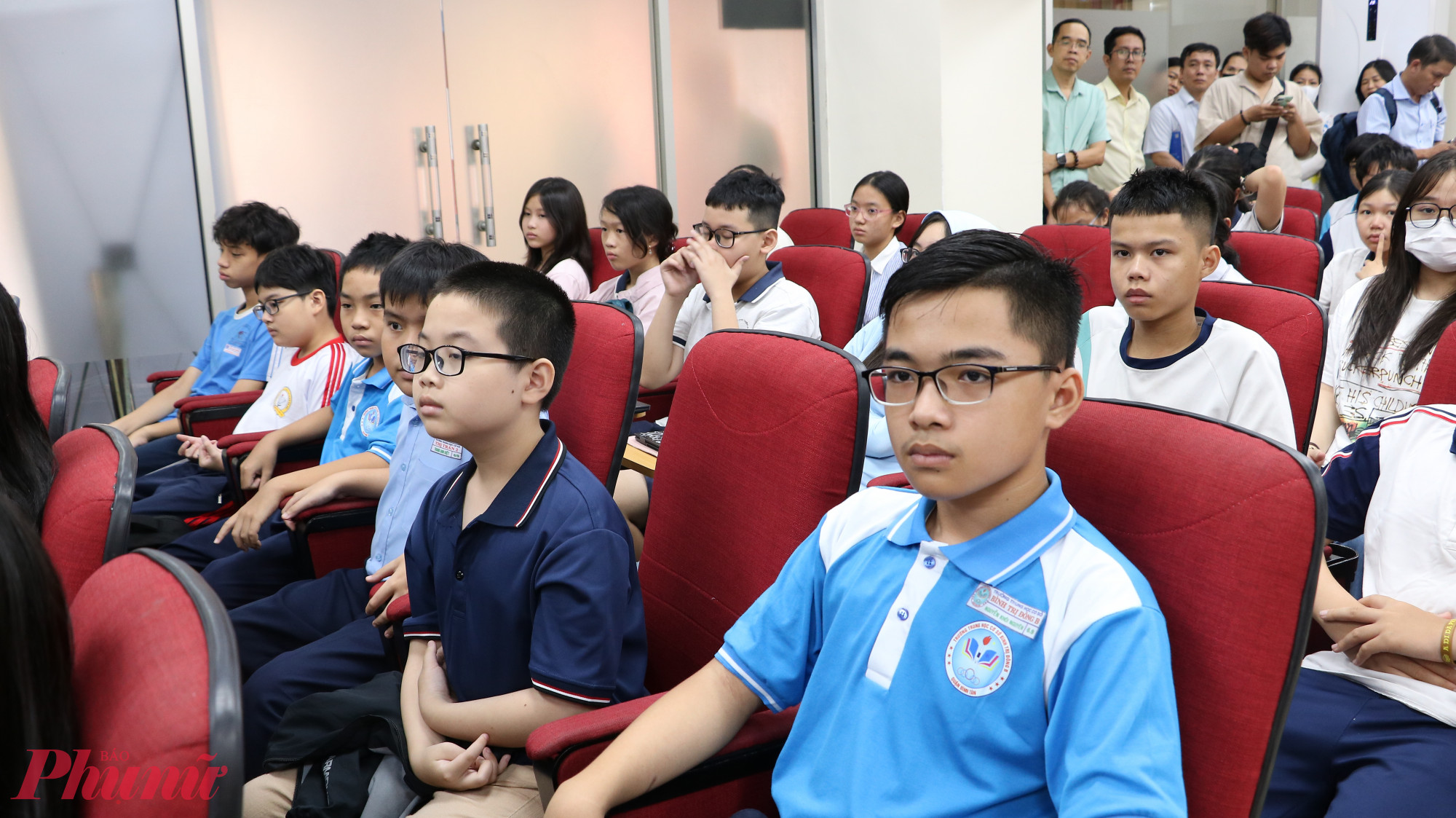 Tham dự chương trình là những học sinh có thành tích xuất sắc trong các cuộc thi của thành phố - Ảnh: Trang Thư