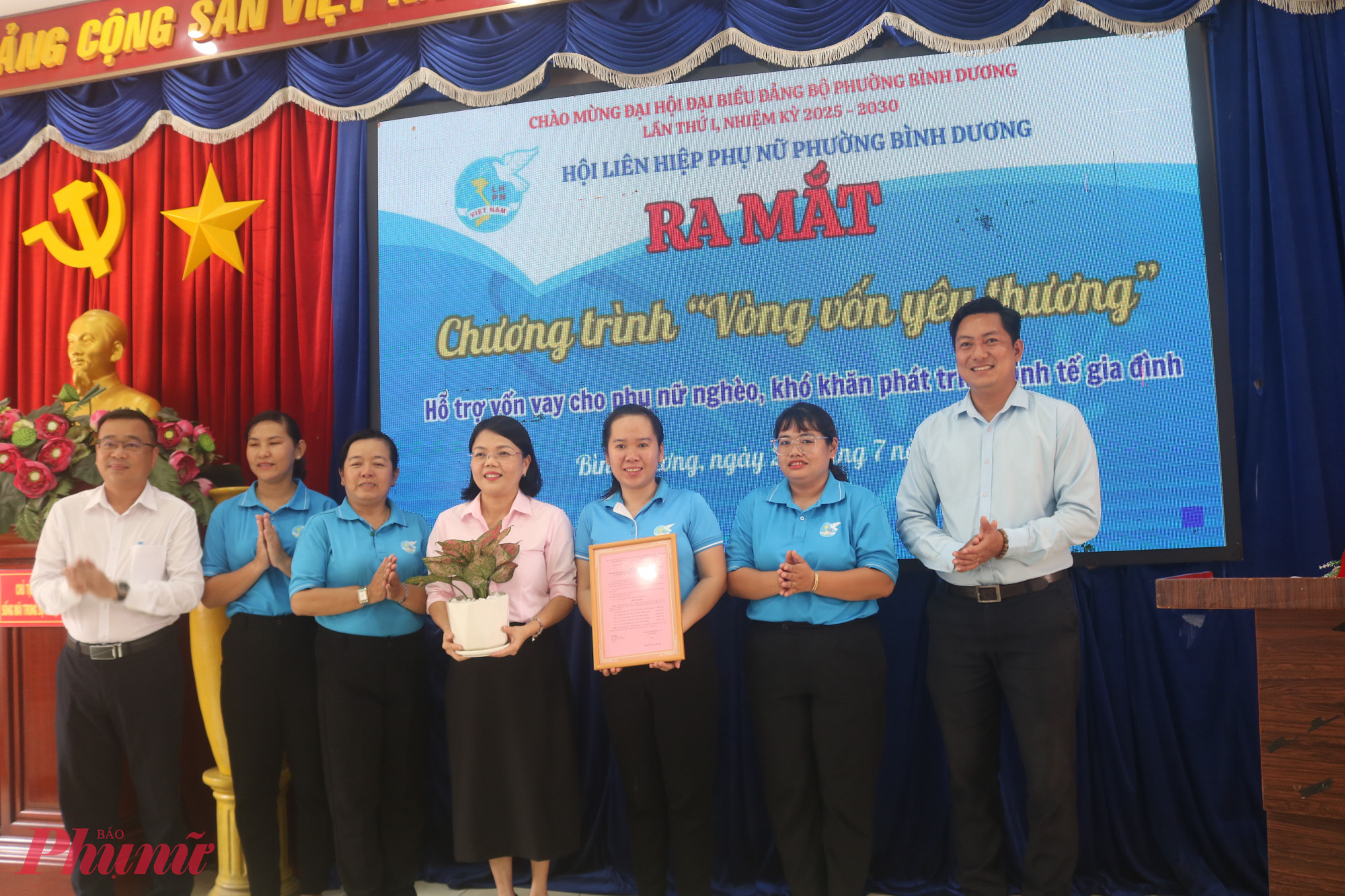 Ra mắt Ban quản lý nguồn vốn chương trình “Vòng vốn yêu thương”.