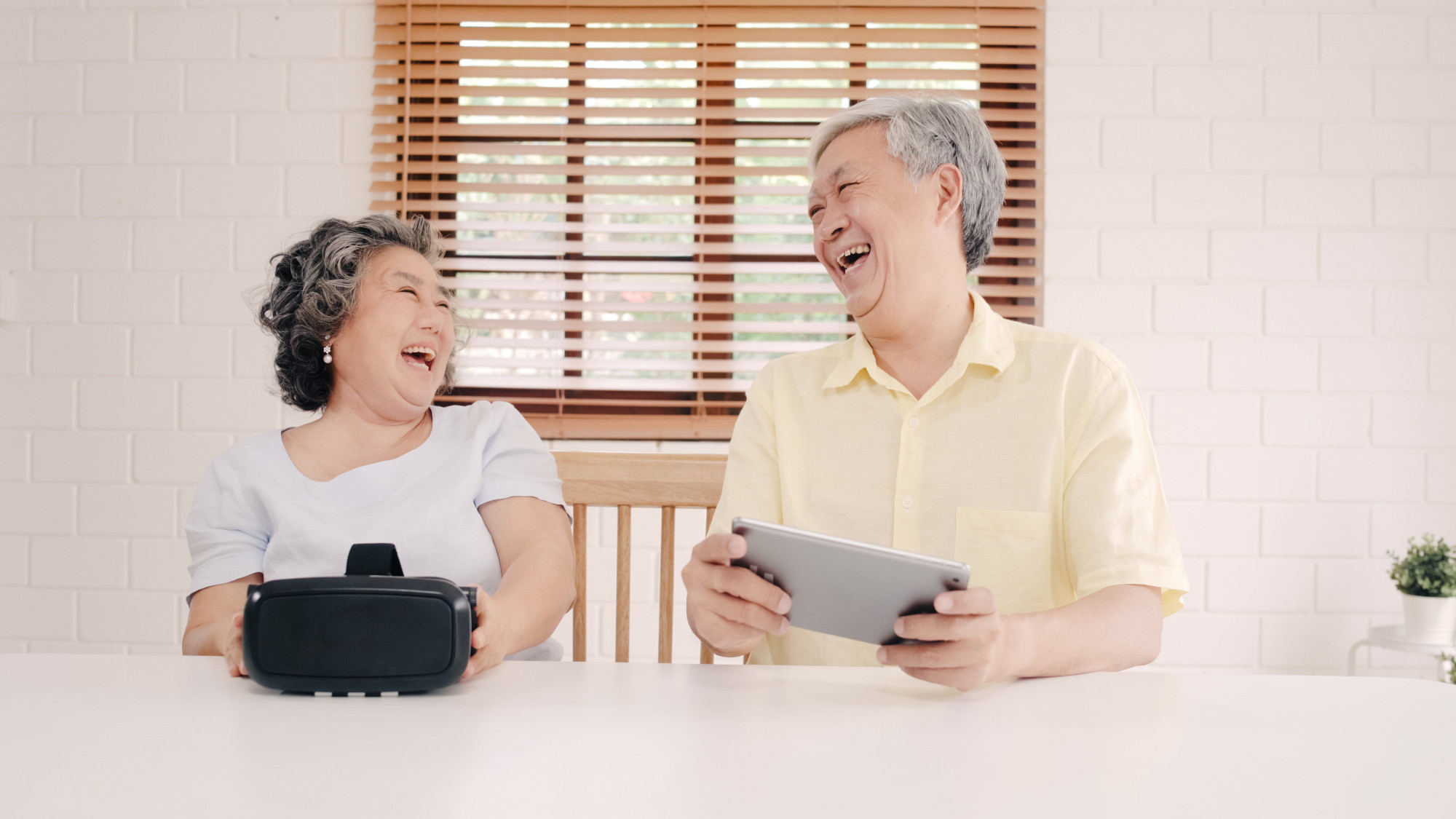 Sống cân bằng cảm xúc để tâm luôn được bình an - Ảnh: Freepik
