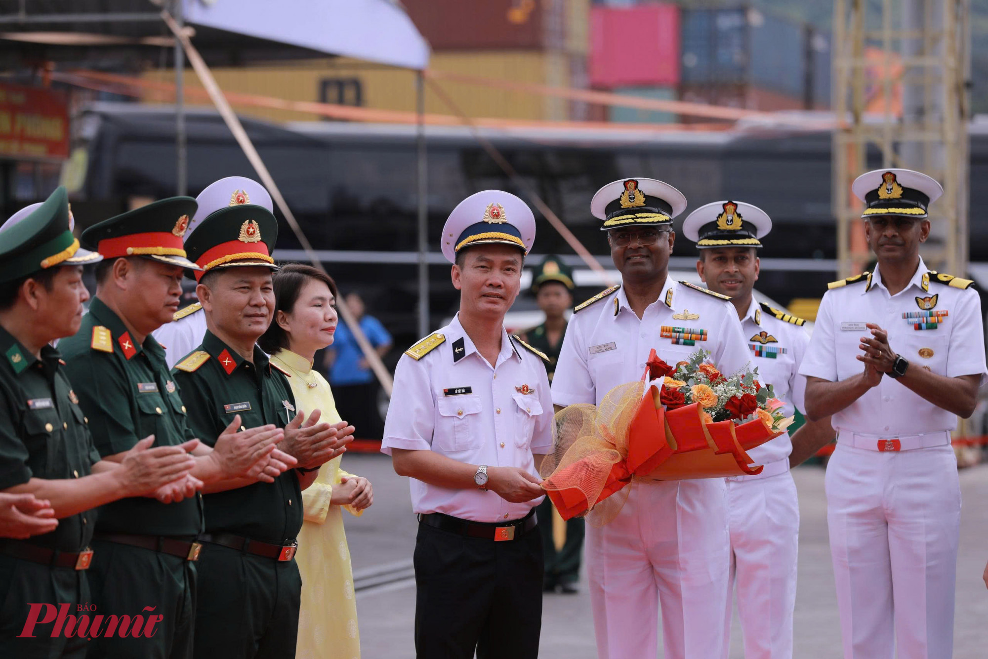 Tham dự lễ đón tàu có đại diện lãnh đạo Vùng 3 Hải quân, UBND TP Đà Nẵng, Quân khu 5, Bộ Chỉ huy Quân sự TP, Bộ Chỉ huy Bộ đội Biên phòng TP, Cục Đối ngoại (Bộ Quốc phòng), Cục Bảo vệ an ninh Quân đội, Vùng Cảnh sát biển 2.