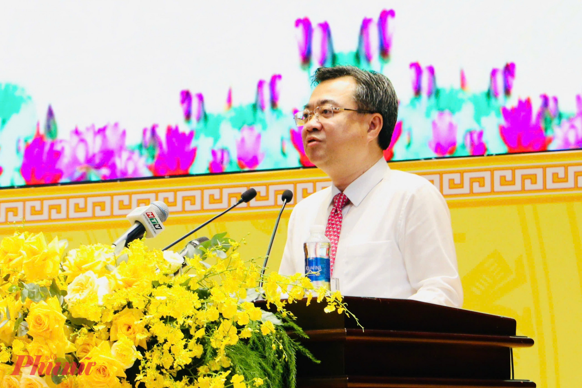 ông Nguyễn Thanh Nghị - Phó Bí thư Thường trực Thành ủy TPHCM phát biểu tại kỳ họp - Ảnh: Ngọc Trăm