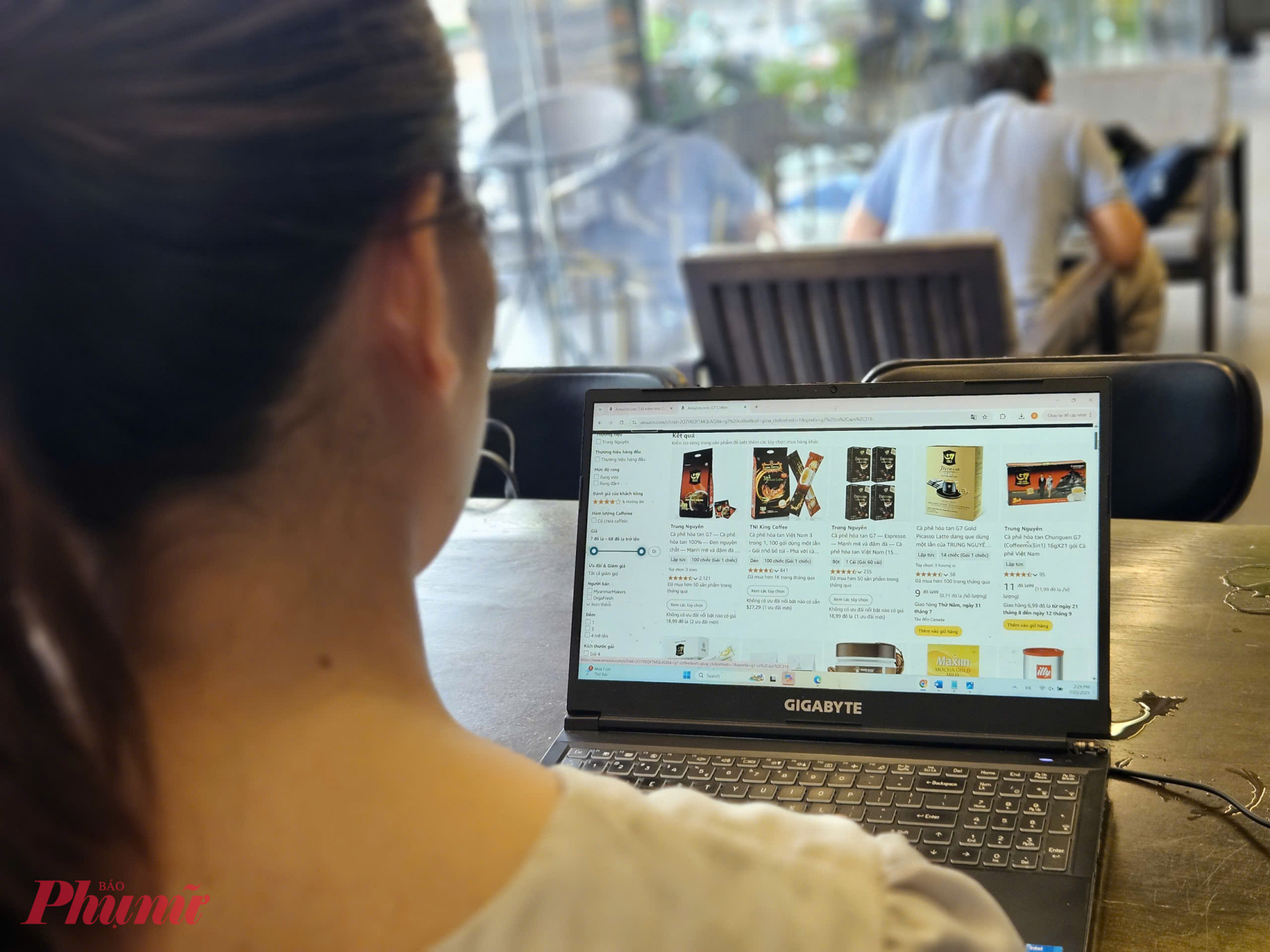 Chỉ cần ngồi tại Việt Nam nhưng doanh nghiệp vẫn có thể tiếp cận hàng triệu khách hàng thế giới khi bán qua sàn thương mại điệnt ử