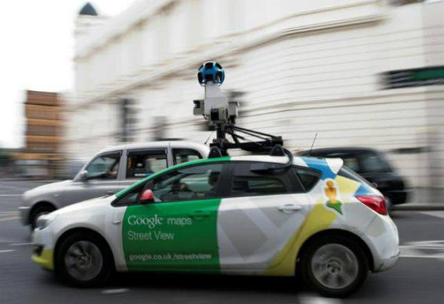 Hình ảnh không mong muốn của một người đàn ông vô tình bị Google Street View quay phải. Ảnh: SCMP