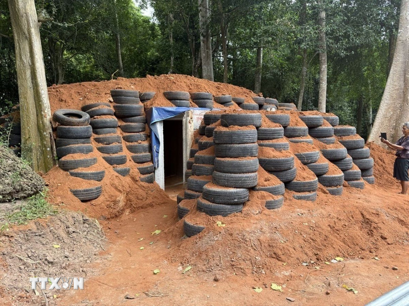 Hầm công sự do quân đội Thái Lan chuẩn bị tại khu vực Đền Ta Muen Thom ngày 23/7 - Ảnh: TTXVN