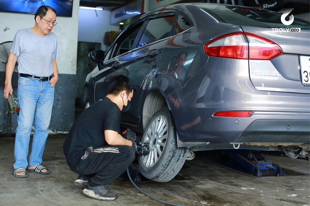 Người dùng ô tô và các gara đều có những khó khăn nhất định - Ảnh: TROLYoto