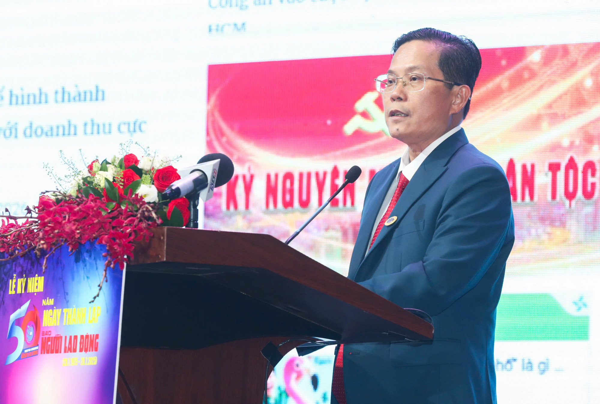 Nhà báo, Tiến sĩ, Tổng Biên tập Báo Người Lao Động Tô Đình Tuân  - phát biểu tại hội nghị 