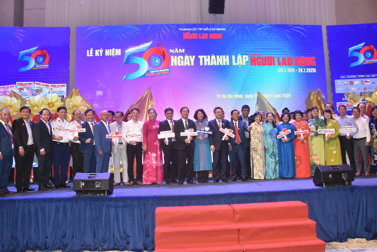 Báo Người Lao động tổ chức họp mặt kỷ niệm 50 năm thành lập Báo 