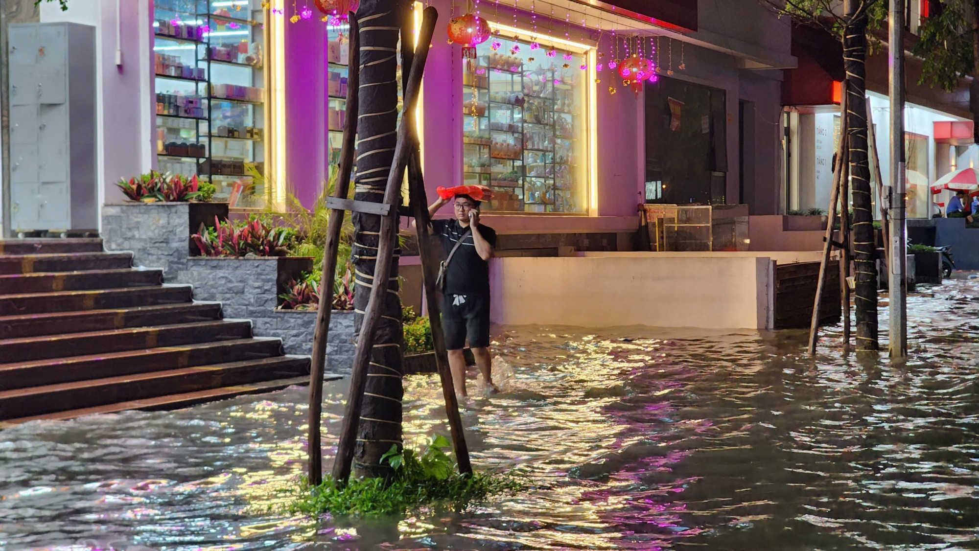 Khu đô thị An Khánh chìm trong biển nước