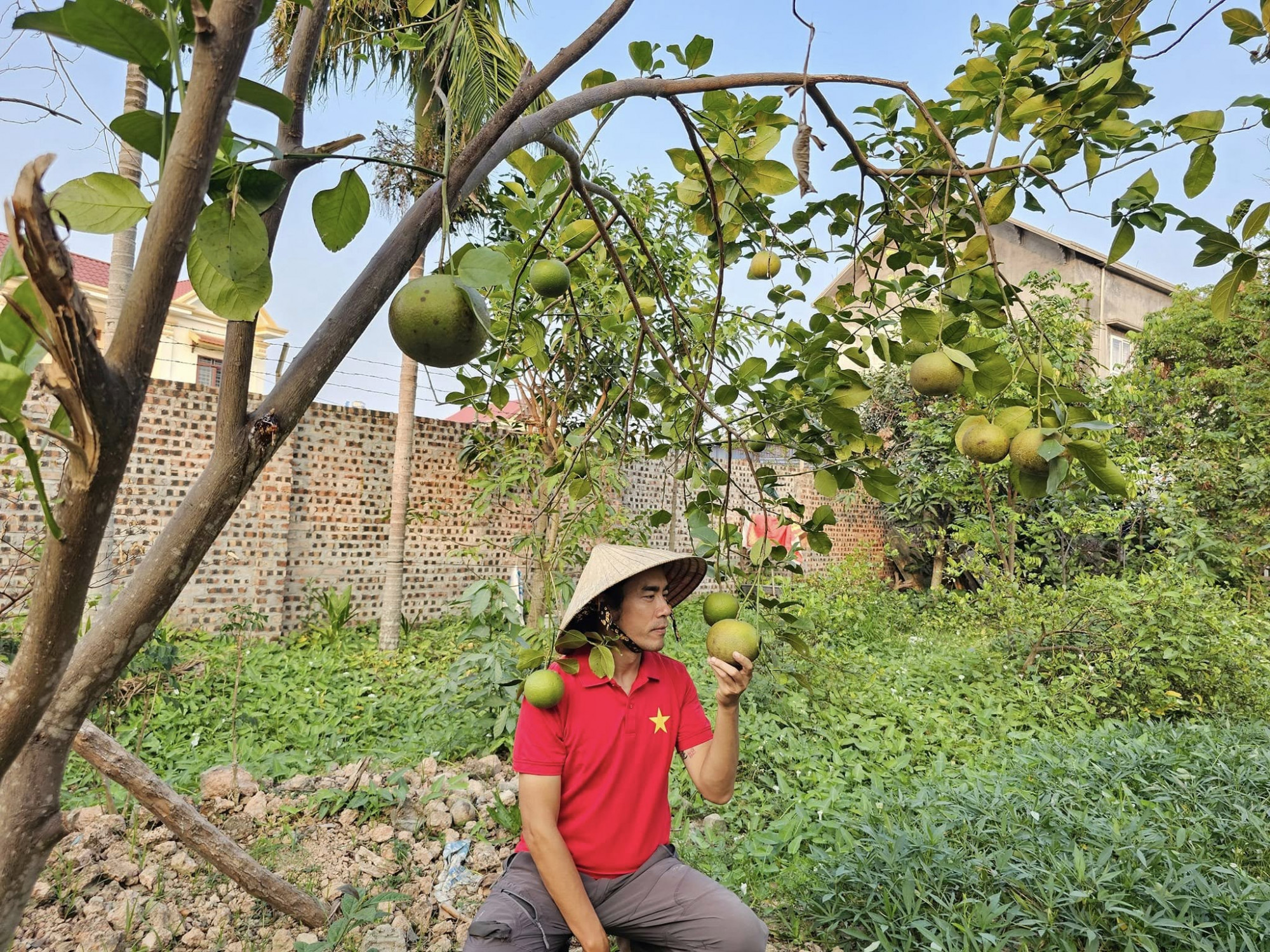 Người Việt chinh phục 195 quốc gia: Càng đi xa càng thèm rau muống chấm mắm cáy Cứ khoảng 3-4 tháng, Noah Nguyễn lại về quê nhà nghỉ ngơi để sạc năng lượng (Ảnh: Nhân vật cung cấp)