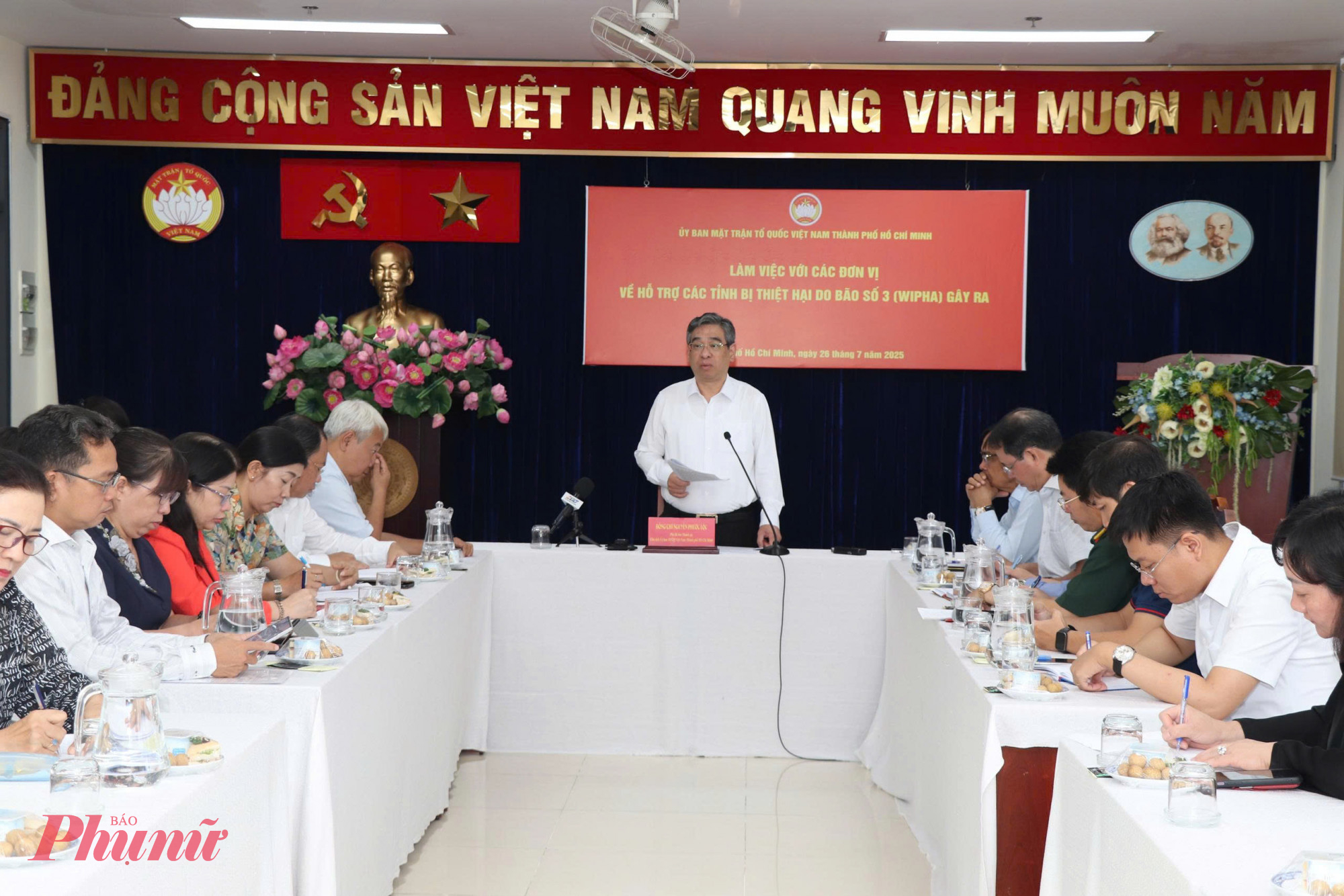 Phó Bí thư Thành ủy, Chủ tịch Ủy ban MTTQ Việt Nam TPHCM Nguyễn Phước Lộc phát biểu tại hội nghị 