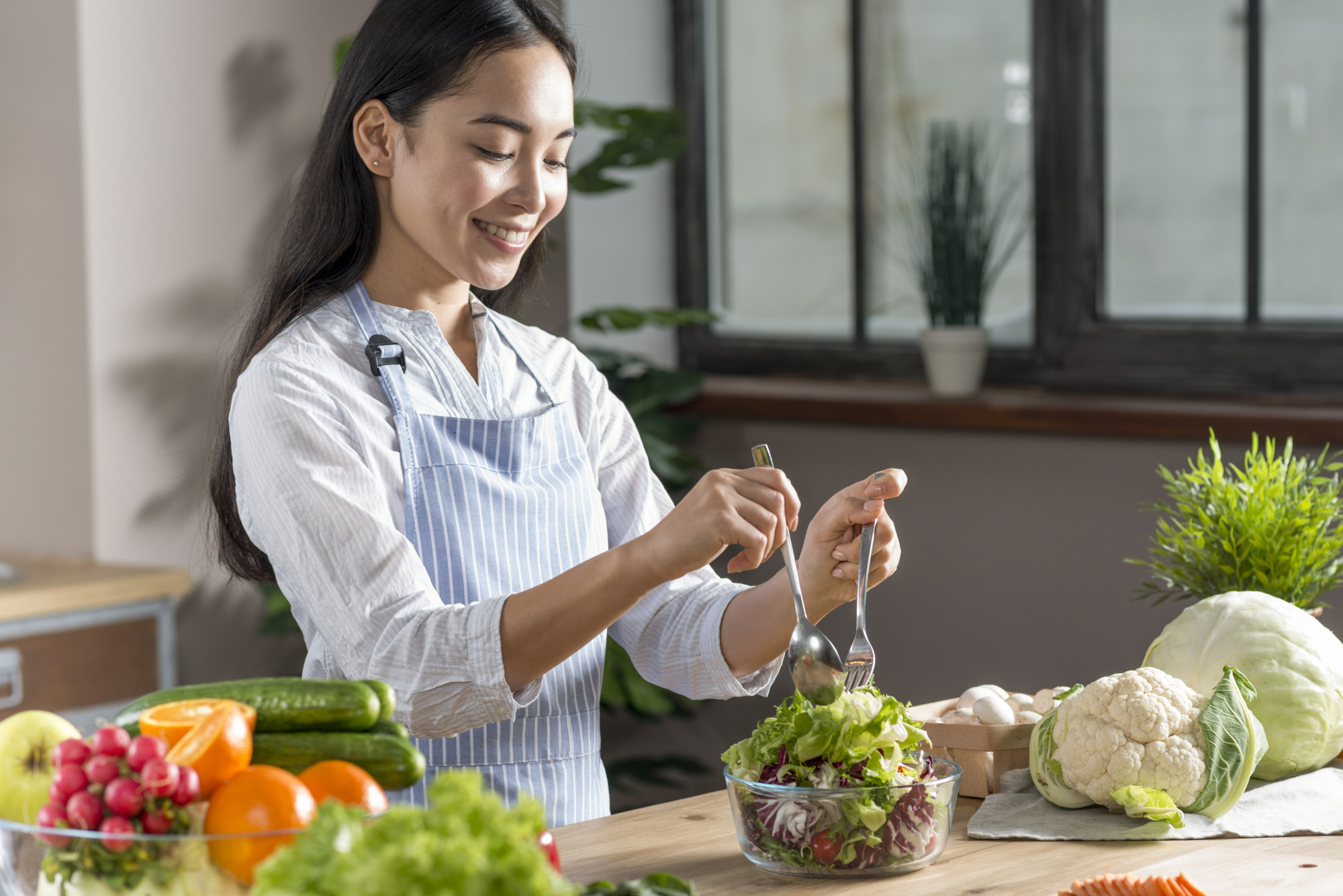 Những bữa ăn cuối tuần được chuẩn bị kĩ hơn trong căn nhà mới ( Ảnh minh họa : Freepik)
