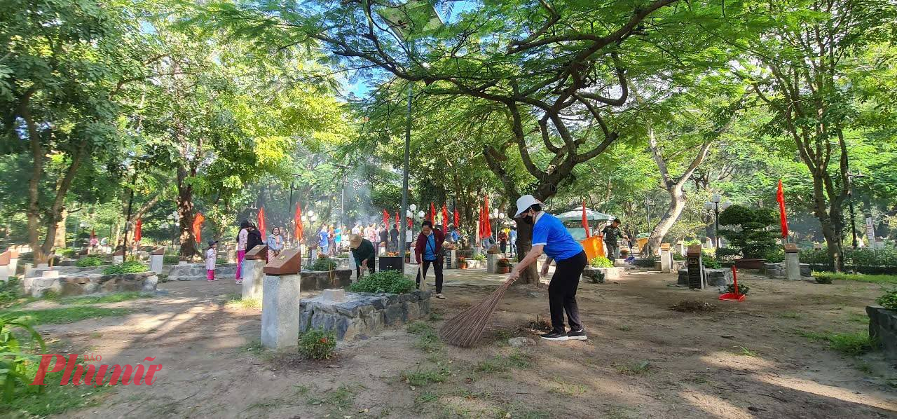 Hội LHPN Đặc Khu Côn Đảo phối hợp với Đoàn TNCS Hồ Chí Minh Đặc khu, Ban chỉ huy khu vực phòng thủ số 6, Hải Đội 33, Đồn Biên Phòng Côn Đảo, Ban Chỉ huy quân sự Đặc khu, Trạm ra đa 32, Trạm radar 590 tổ chức ra quân.dọn vệ sinh, chỉnh trang các bia mộ liệt sĩ tại Nghĩa Trang Hàng Dương Đặc Khu Côn Đảo
