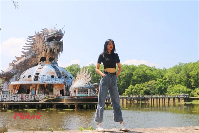 Đặc biệt ung quanh khu vực đồi Thiên An có hồ Thủy Tiên. Công viên Hồ Thủy Tiên  đã bị bỏ hoang từ lâu nhưng hiện tại nó đang là điểm đến hấp dẫn của giới trẻ và du khách nước ngoài.