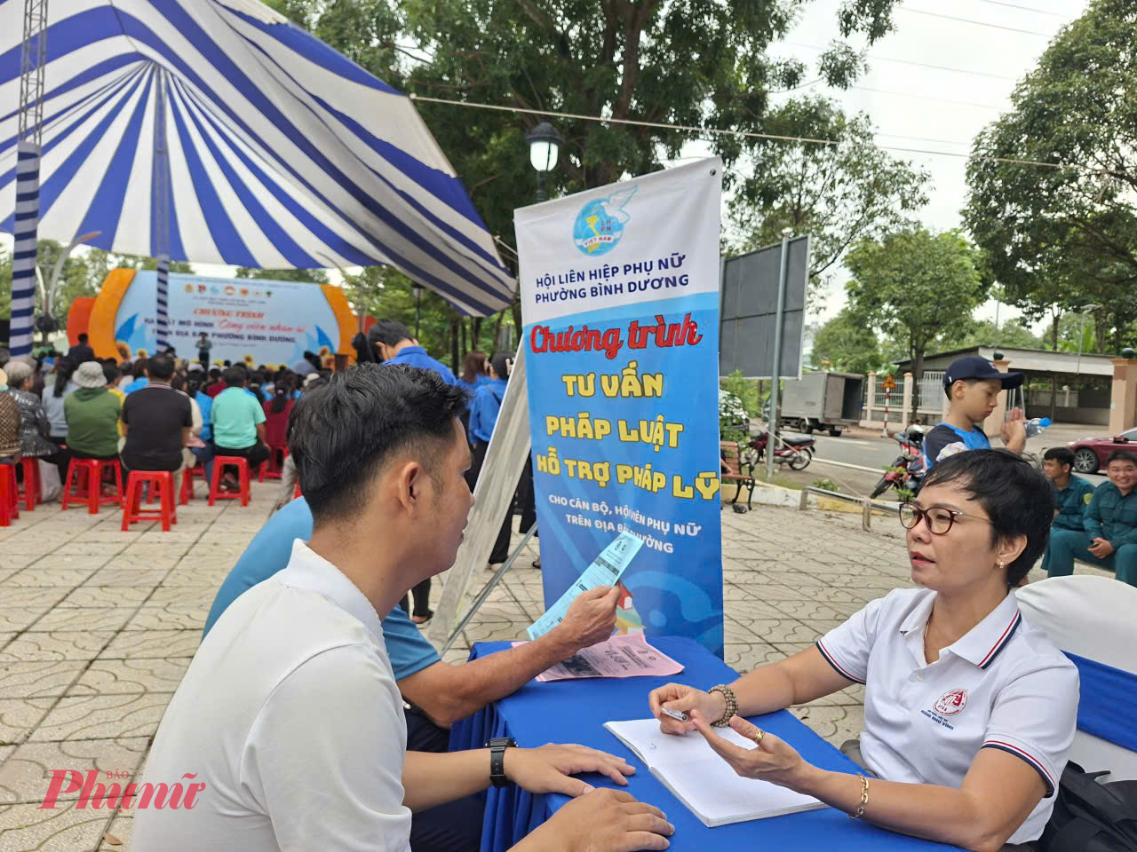 Góc trợ giúp pháp lý tại Công viên nhân ái trong sáng 27/7