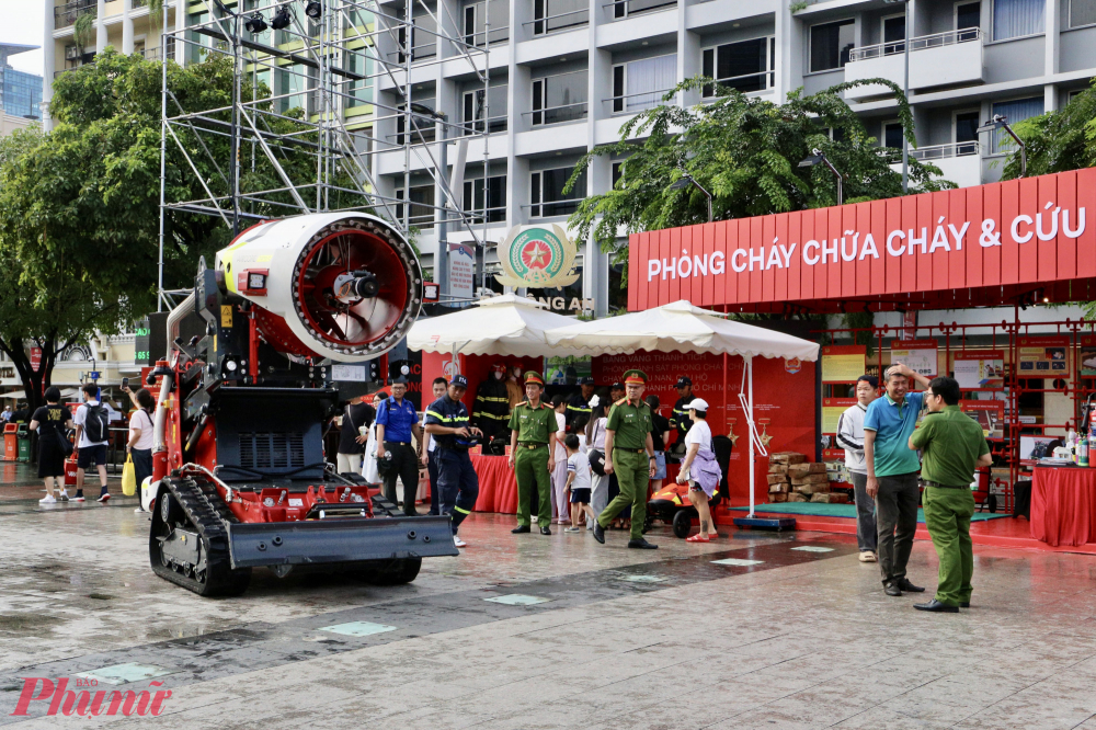 Thông tin từ Bộ Công an cho biết, sẽ có nhiều hoạt động hướng đến kỷ niệm 80 năm Ngày truyền thống Công an nhân dân và 20 năm Ngày hội toàn dân bảo vệ an ninh Tổ quốc diễn ra từ cuối tháng 7 đến hết tháng 8.
