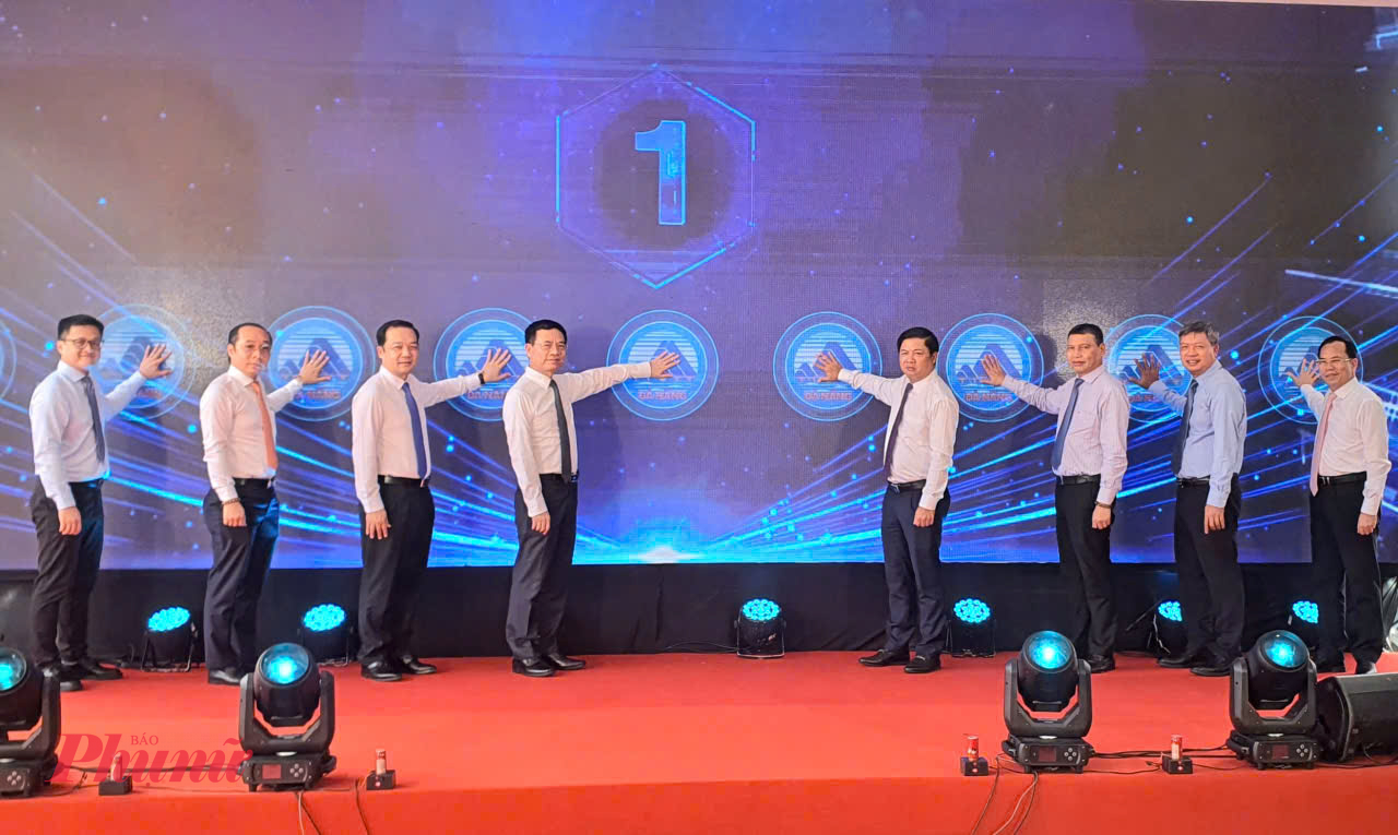 Lãnh đạo Bộ KH-CN và UBND TP Đà Nẵng nhấn nút khởi động dự án