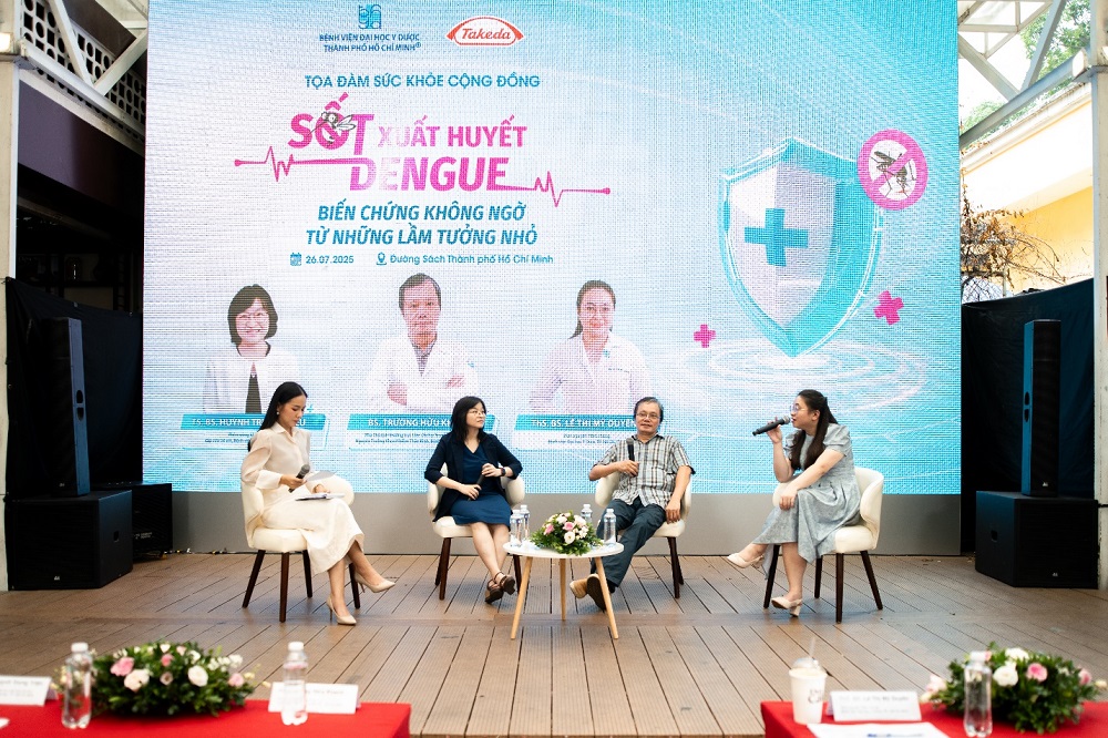 Các chuyên gia, bác sĩ chia sẻ tại tọa đàm - Ảnh: N.T