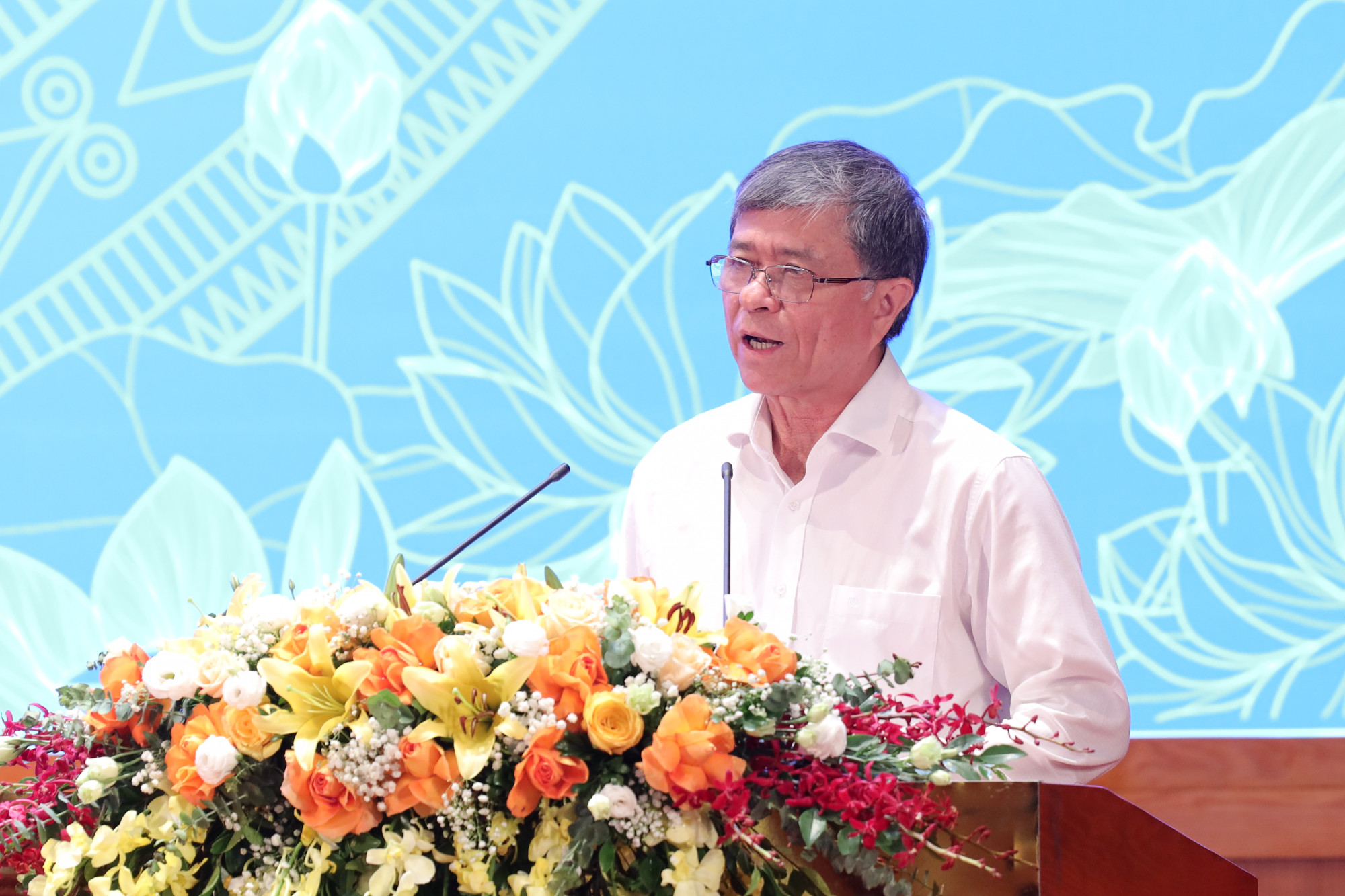 ông Nguyễn Văn Hiếu, Giám đốc Sở GD-ĐT TPHCM chia sẻ kinh nghiệm tại hội nghị. Ảnh: Trần Hiệp