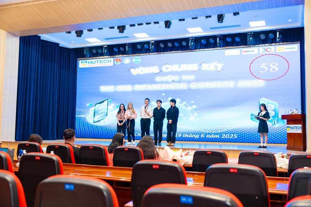 Thử sức với vai trò của các digital marketer thực thụ - Ảnh: HUTECH