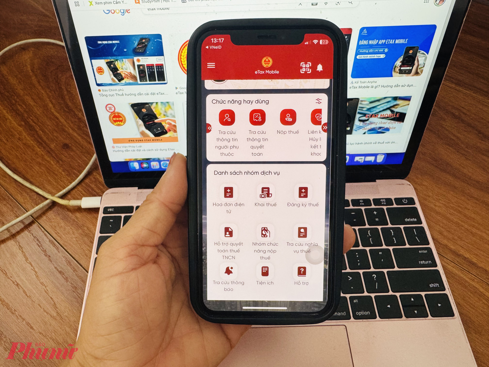 Bà L. nộp tờ khai trên ứng dụng eTax Mobile thì nhận được thông báo chưa đủ điều kiện hoàn thuế - Ảnh: Thanh Hoa