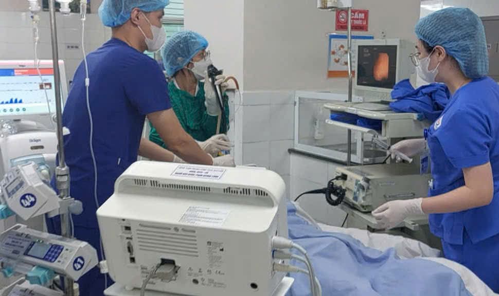 Nam thanh niên nguy kịch vì không tới bệnh viện thăm khám sau khi đuối nước - ảnh: Bệnh viện cung cấp