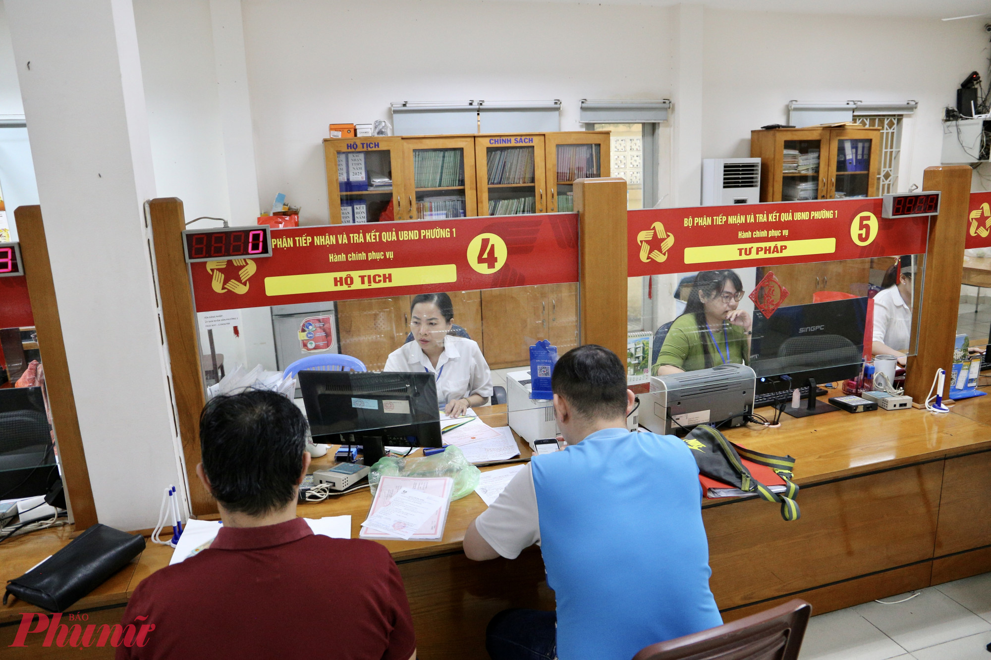 UBND TPHCM chỉ đạo kiểm tra, chấn chỉnh hoạt động Bộ phận Một cửa, Trung tâm Phục vụ hành chính công, đảm bảo phục vụ minh bạch, đúng quy định - Ảnh: Thanh Tâm