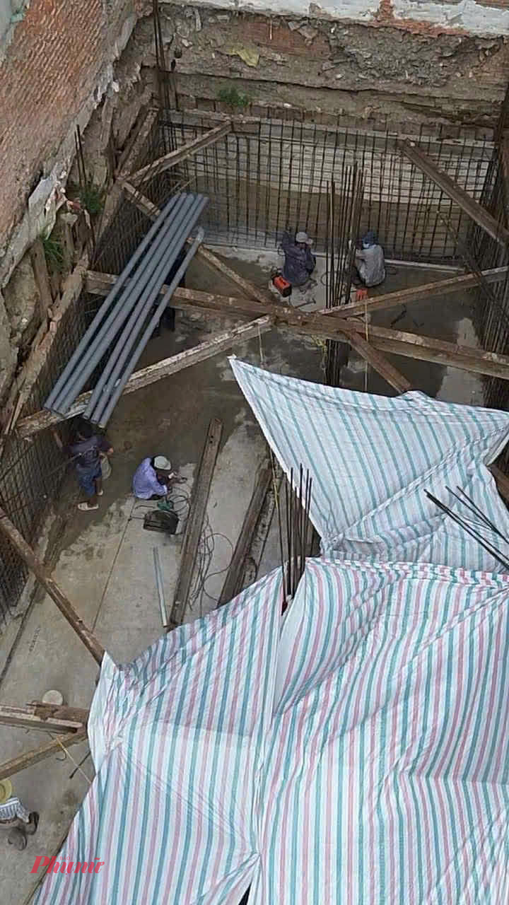 Công trình vẫn xây dựng nhộn nhịp sau khi bị UBND phường Gò Vấp yêu cầu tạm ngưng. Ảnh: Minh Mẫn.