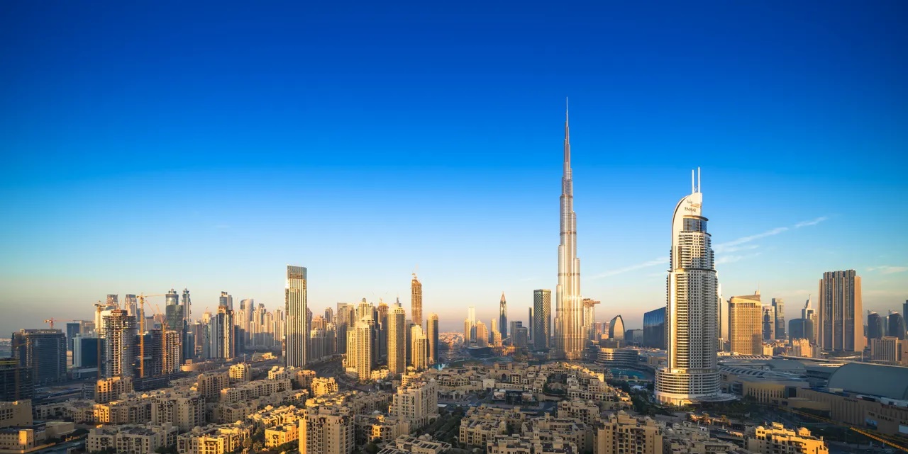 Dubai, UAE: hơn 250 tòa nhà. Dubai đã trở thành biểu tượng của kiến trúc với tòa nhà cao nhất thế giới, Burj Khalifa, cao 828 mét. Trong các tòa nhà chọc trời của Dubai thường kết hợp khách sạn, văn phòng và căn hộ sang trọng. Đi dọc theo đường Sheikh Zayed và bến du thuyền, bạn sẽ thấy rất nhiều tòa nhà cao chót vót - Ảnh: Lu ShaoJi 
