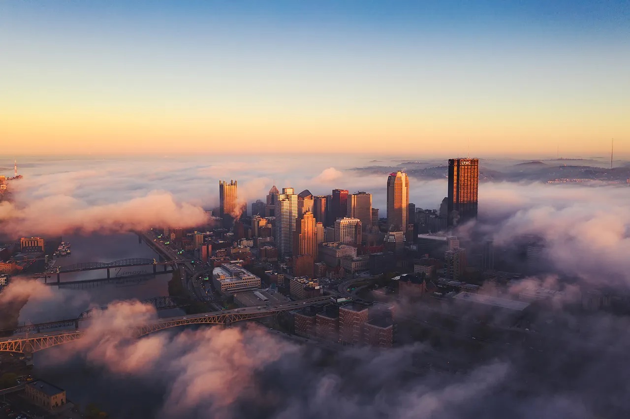 Chicago, bang Illinois, Mỹ: hơn 160 tòa nhà.  Các tòa nhà cao tầng của thành phố nằm quanh khu vực Loop và dọc theo hồ Michigan.  Chicago nổi tiếng với cao ốc St. Regis Chicago và tháp Willis - Ảnh: Jiale Tan