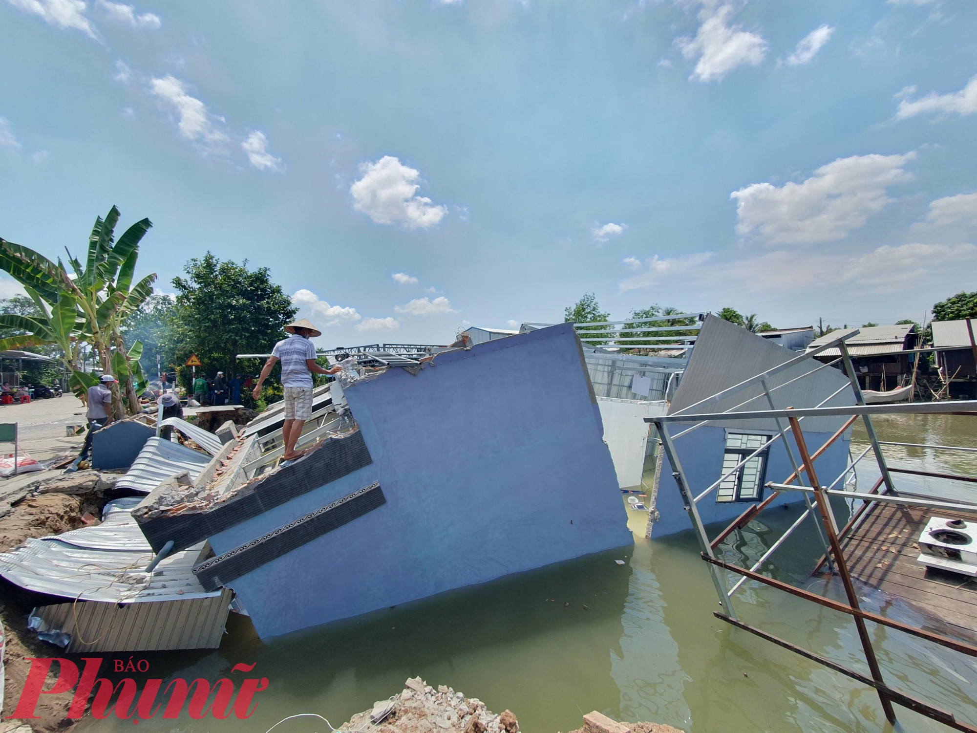 Một điểm sạt lở trên địa bàn TP Cần Thơ - Ảnh: Huỳnh Lợi