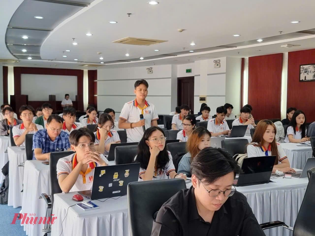 Văn phòng UBND thành phố, Trung tâm Công nghệ thông tin và truyền thông Đà Nẵng, Trung tâm Thông tin và giám sát điều hành thông minh Đà Nẵng tập huấn các nội dung cho sinh viên 