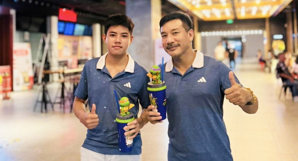 Diễn viên Bá Cường (phải) bản lĩnh vượt qua những tổn thương sau ly hôn. Hiện anh sống hạnh phúc cùng con trai 14 tuổi  - Ảnh do nhân vật cung cấp