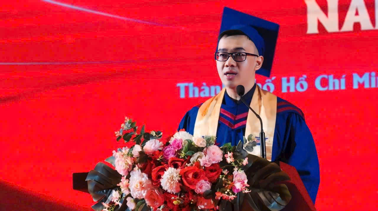 Nguyễn Ngô Tấn Đạt - thủ khoa ngành sư phạm tiếng Anh Trường đại học Sư phạm TPHCM năm 2025. Với điểm trung bình toàn khóa GPA đạt 3.94/4 - Ảnh: NVCC