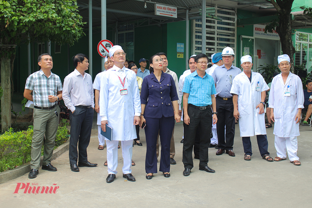 Phó chủ tịch UBND TP Đà Nẵng Nguyễn Thị Anh Thi kiểm tra thực tế tại Bệnh viện đa khoa khu vực miền núi Bắc Quảng Nam
