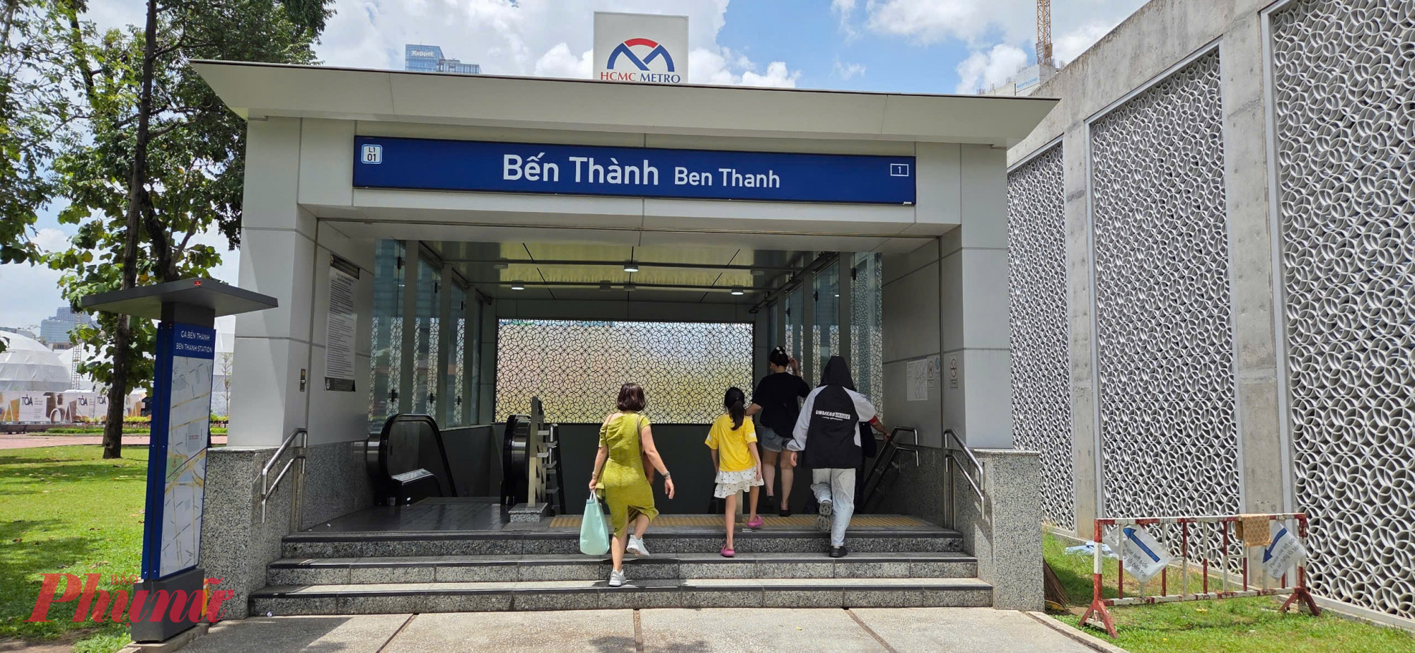 Phường Bến Thành -TPHCM: Nơi lưu giữ ký ức trăm năm - Bài 1: Trung tâm giao thương, giao thông và văn hóa Lối ra trung tâm ga Bến Thành Metro