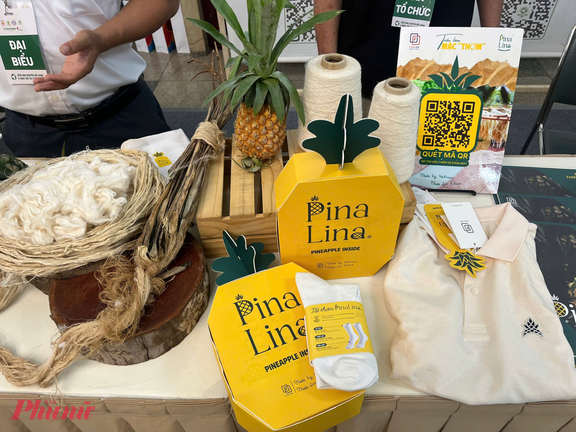 Sản phẩm sợi dứa và trang phục thời trang từ thương hiệu PinaLina – sáng kiến xanh ứng dụng phụ phẩm nông nghiệp vào sản xuất sợi dệt bền vững, góp phần giảm thiểu rác thải và phát thải carbon trong ngành dệt may.  
