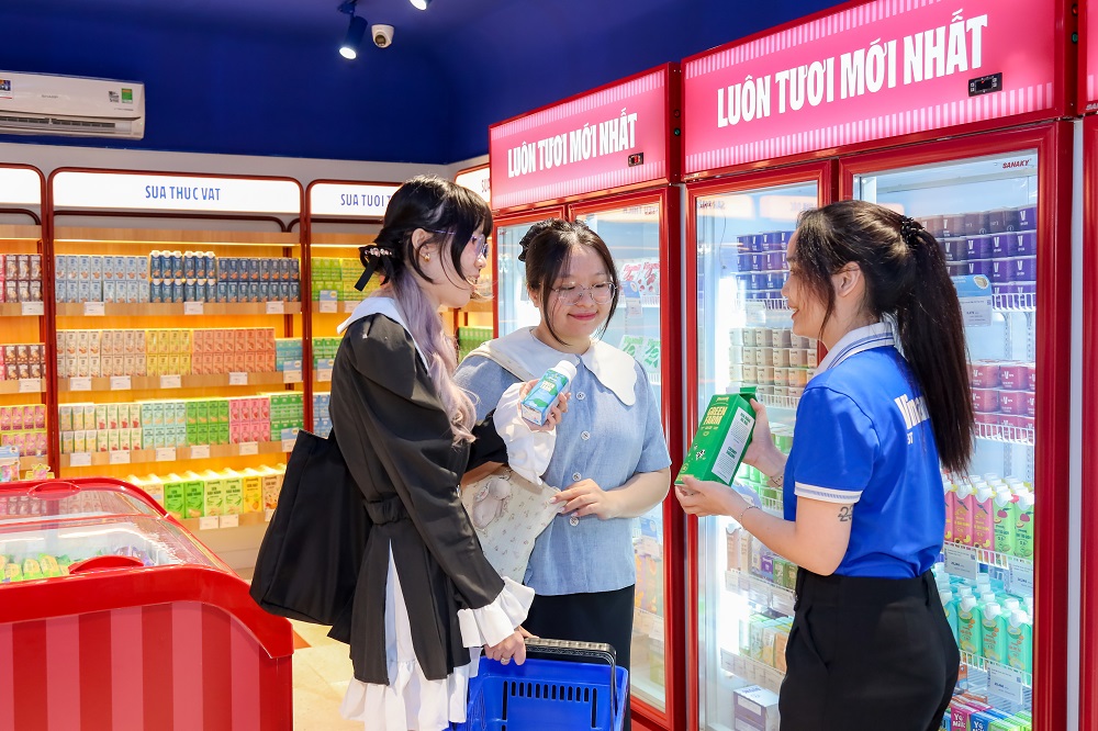 Đổi mới sản phẩm, “thay áo” các cửa hàng theo nhận diện thương hiệu mới giúp Vinamilk tiếp cận tốt hơn đến người tiêu dùng, tác động tích cực đến kết quả kinh doanh - Ảnh: Nguyên Phương