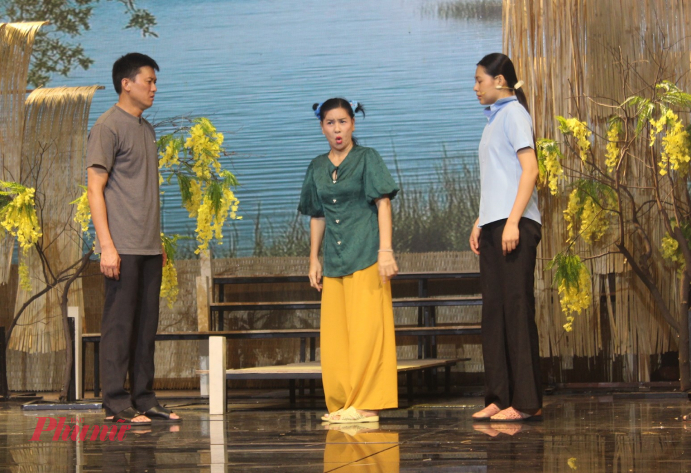 Nghệ sĩ Cát Phượng vào vai cô Mai làm nghề mai mối trong vở Một mối tình, ra mắt Sân khấu Mới vào tối 2/8 - Ảnh: Ngọc Tuyết