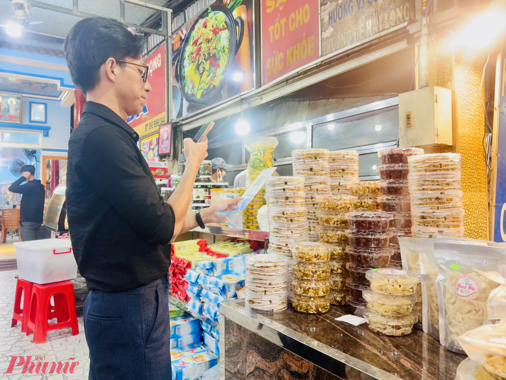 Nhiều hộ kinh doanh không nhận thanh toán bằng hình thức chuyển khoản do hiểu chưa đúng quy định về thuế - Ảnh: 