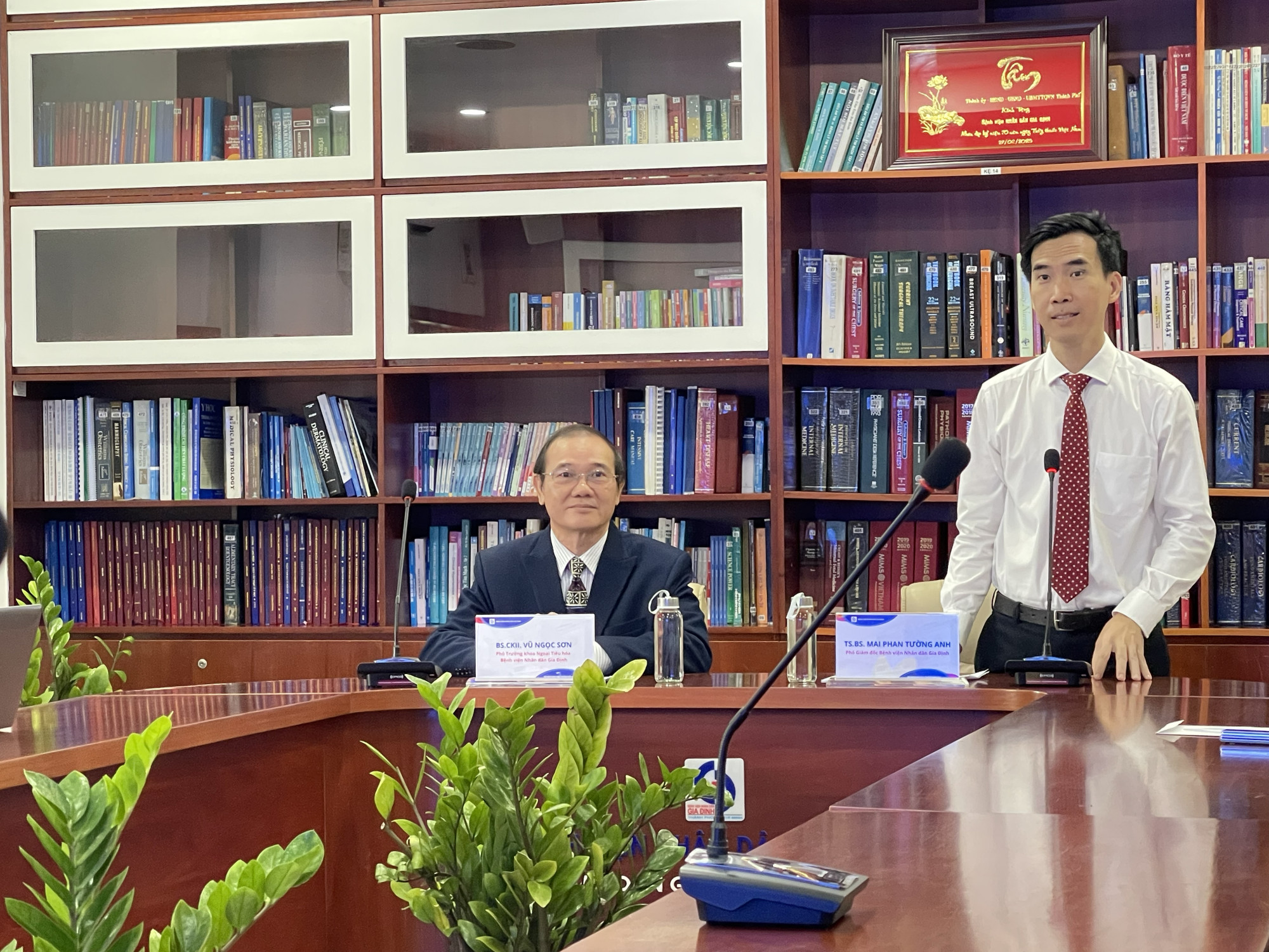 Tiến sĩ - bác sĩ Mai Phan Tường Anh - Phó Giám đốc Bệnh viện Nhân Dân Gia Định cho biết phẫu thuật nội soi và robot là xu thế tất yếu và chính là tương lai của ngành ngoại khoa (ảnh: Thanh Huyền)