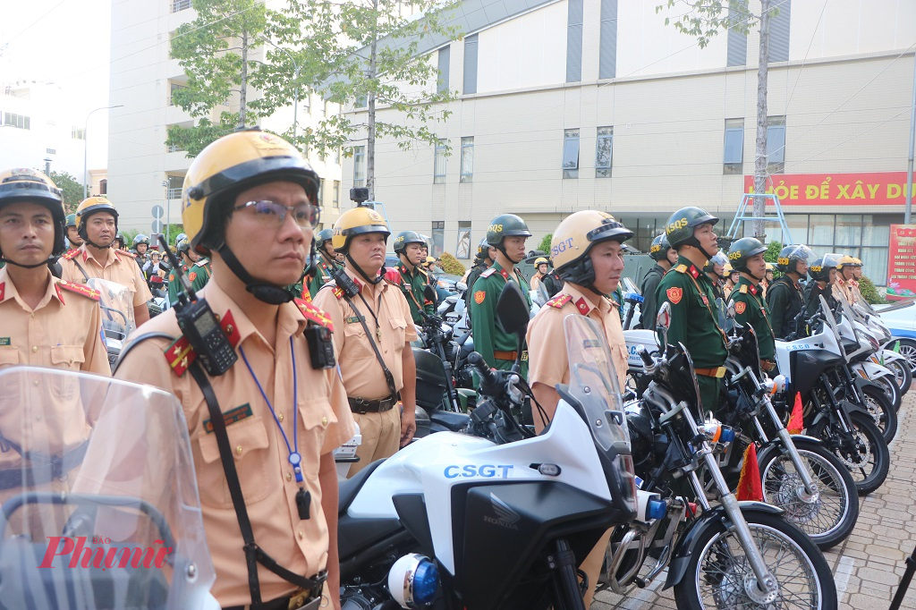 Lực lượng CSGT TPHCM tham gia lễ ra quân.