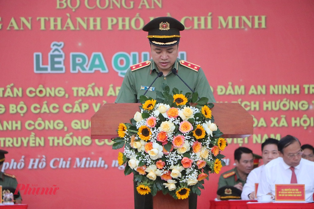 Trung tướng Mai Hoàng - giám đốc Công an TPHCM phát biểu giao nhiệm vụ.