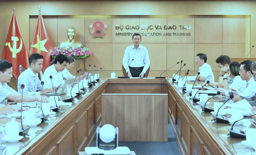 Thứ trưởng Nguyễn Văn Phúc chủ trì cuộc họp. Ảnh: Lan Anh